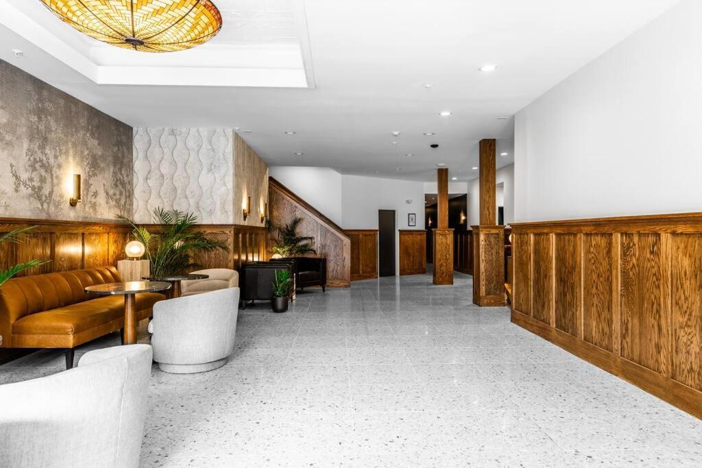 King Bed, The Phenix Historic Hotel, Spacious, Room # 406 Bangor Extérieur photo