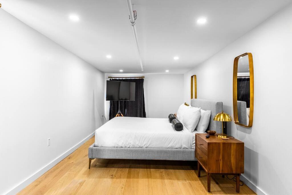 King Bed, The Phenix Historic Hotel, Spacious, Room # 406 Bangor Extérieur photo